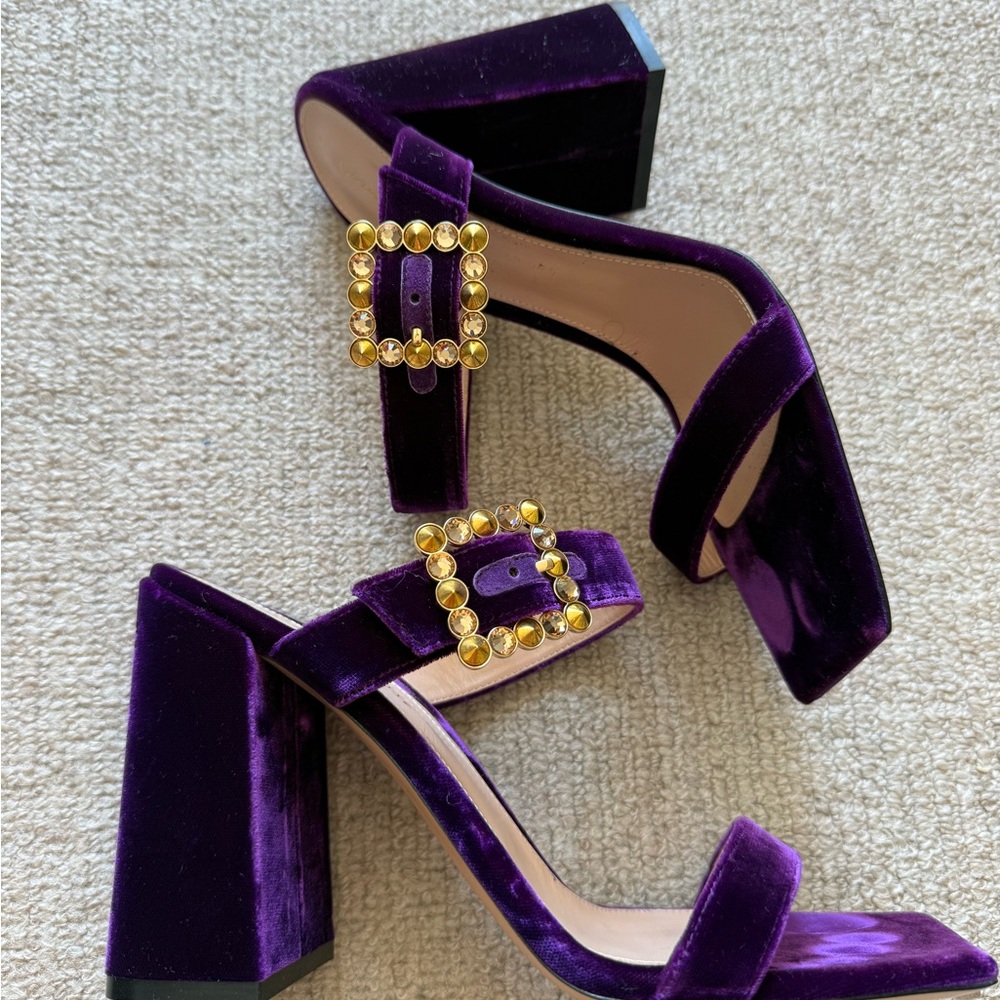 Gianvito Rossi Wondy embellished velvet mules